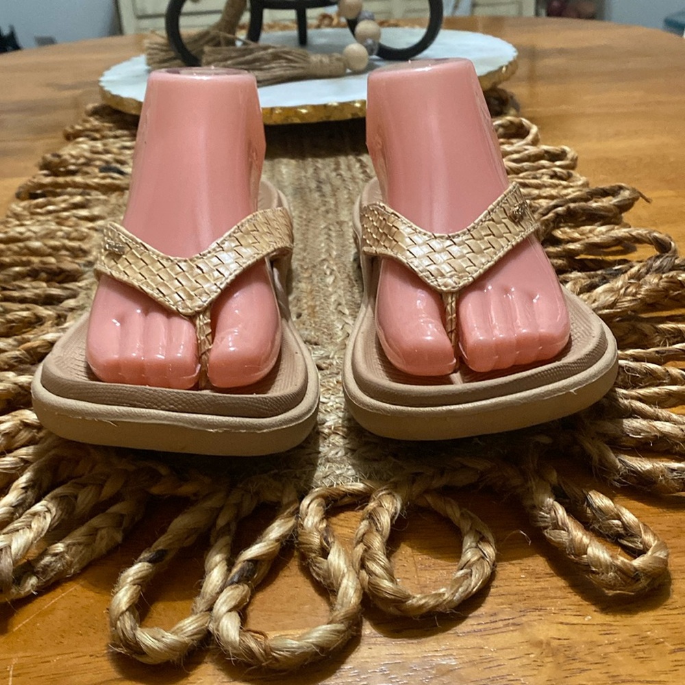 Kuailu Thongs